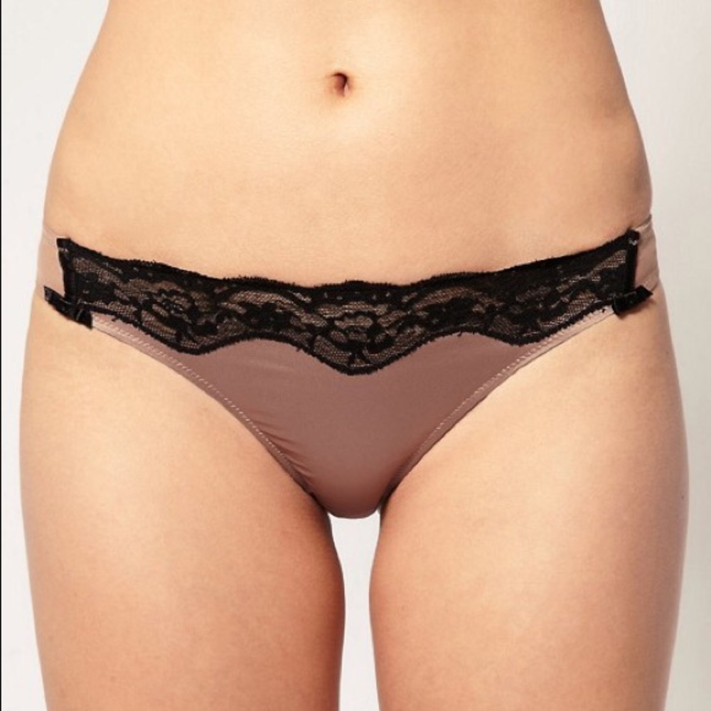 NWOT Elle Macpherson Intimates Nude Satin Panty